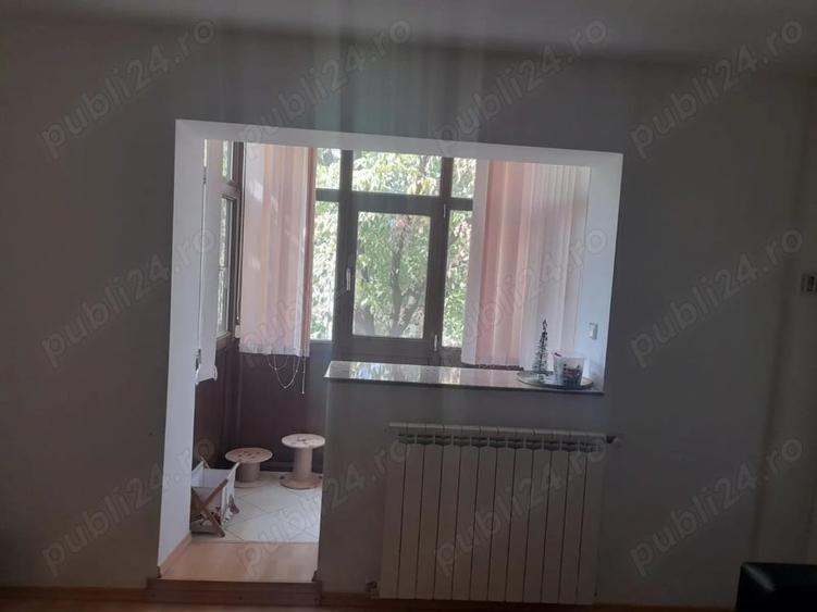 Apartament cu 3 camere decomandat în Calea București