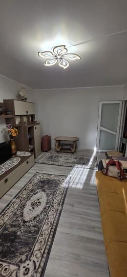 Apartament cu 3 camere decomandat, mobilat în Km 4-5