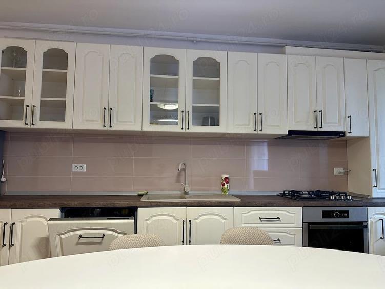 Apartament cu 3 camere decomandat în Girocului