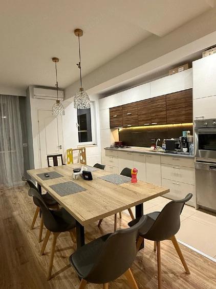 Apartament cu 3 camere semidecomandat în Florești