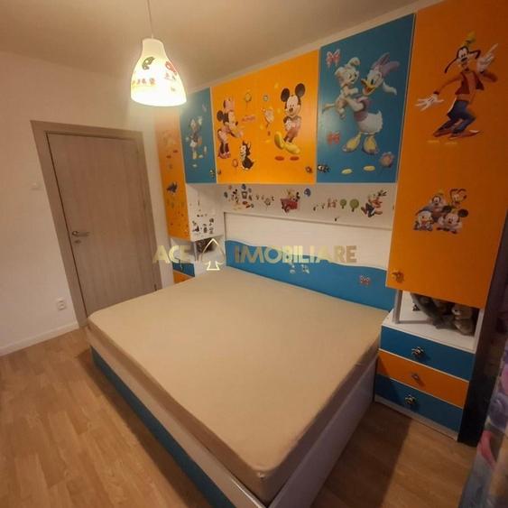 Apartament cu 3 camere semidecomandat, mobilat în Baba Novac