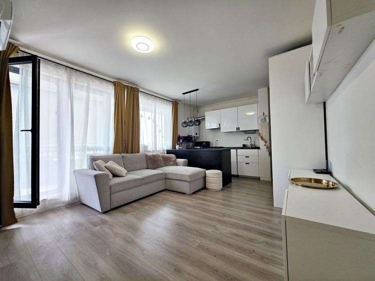 Apartament cu 3 camere semidecomandat, mobilat în Central