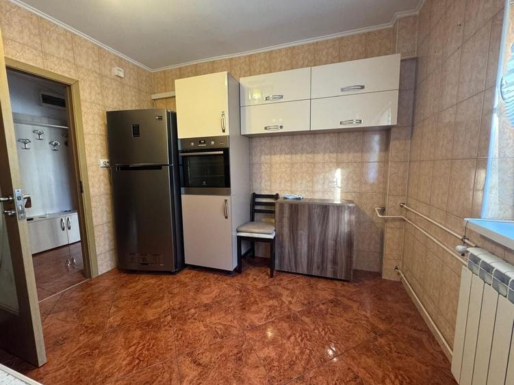 Apartament cu 3 camere în Brâncoveanu