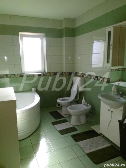 Casă cu 7 camere cu Teren 614 Mp în Dumbrăvița