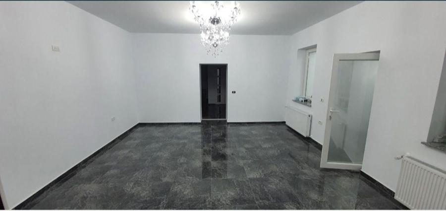 Spațiu comercial, de 120 mp, în Central