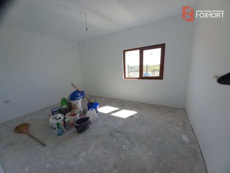 Duplex cu 4 camere decomandat cu Canalizare în Plopi