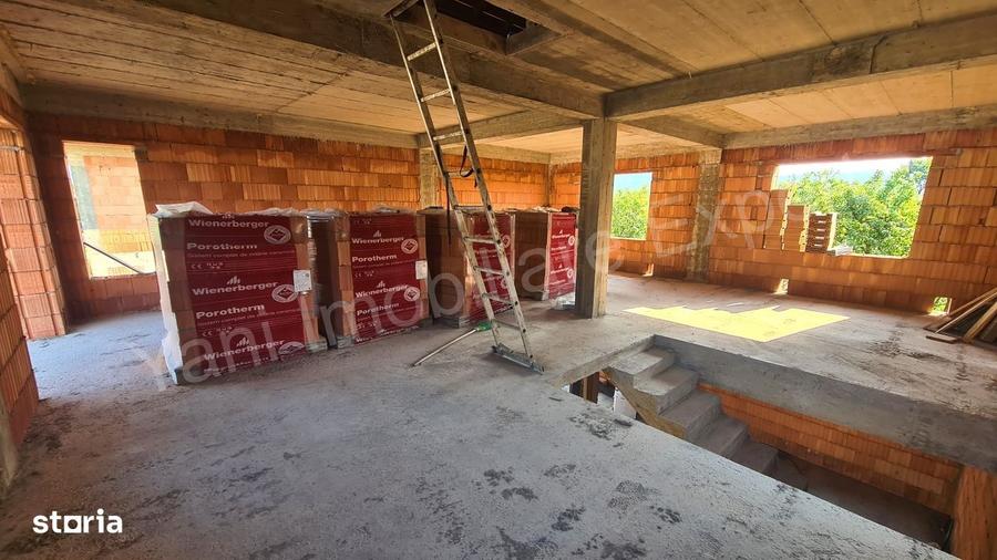 Casă cu 4 camere cu Teren 460 Mp în Curtea de Argeș