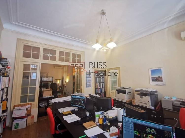 Apartament cu 5 camere semidecomandat în Armeneasca