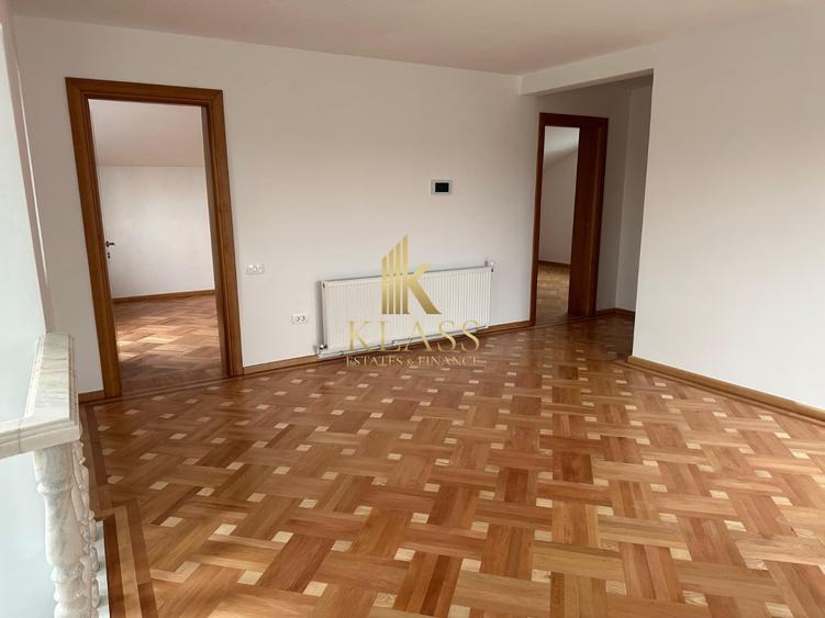 Casă individuală cu 9 camere cu Canalizare în Drumul Taberei