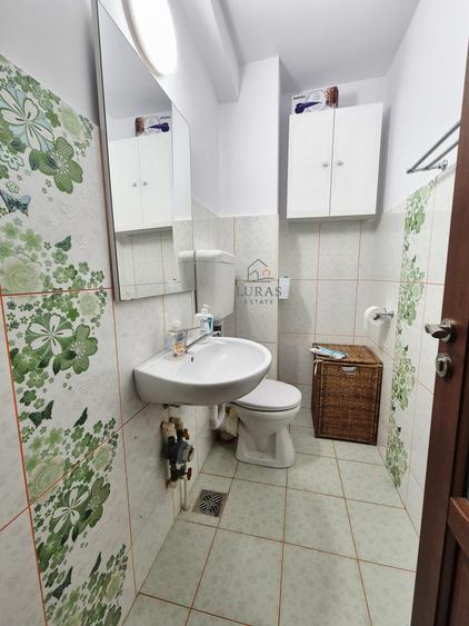 Apartament cu 4 camere semidecomandat, mobilat în Tomis III