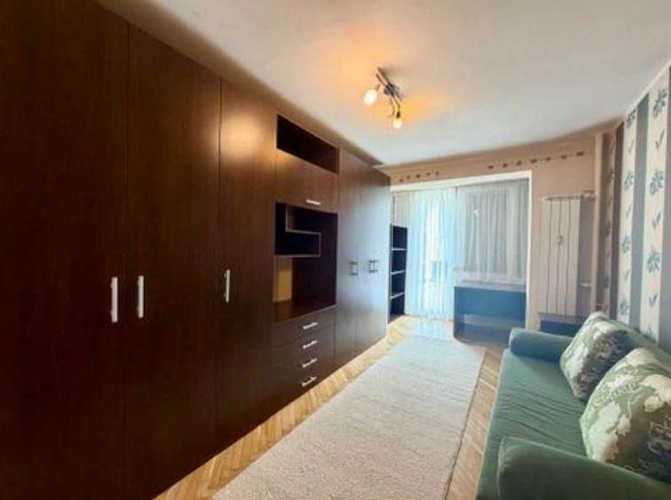 Apartament cu 3 camere decomandat în Centru Civic