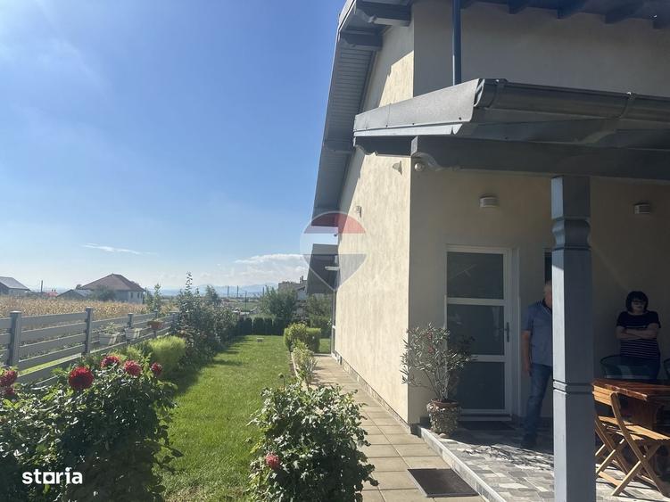Casă cu 4 camere în Izvoare