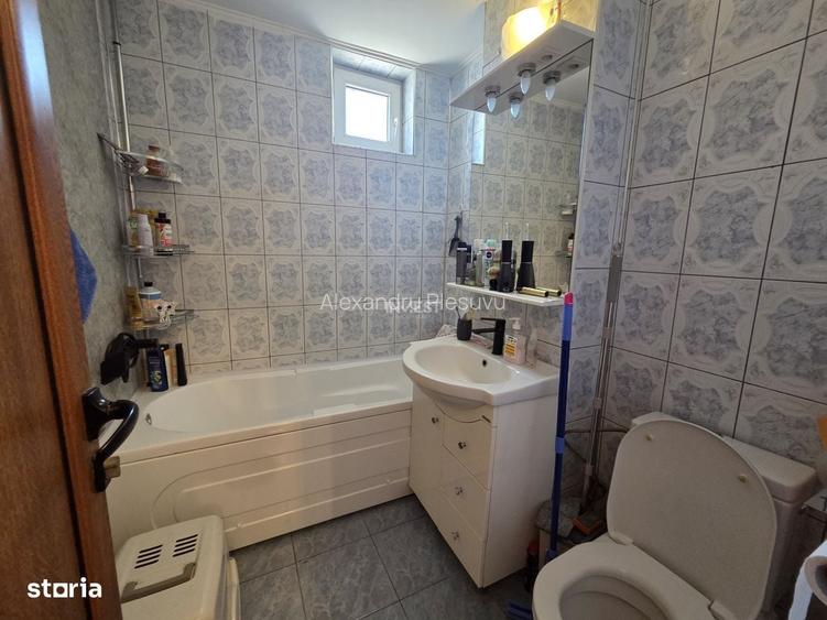 Apartament 3 Camere 72 mp, Parcul Voievozilor, etaj intermediar