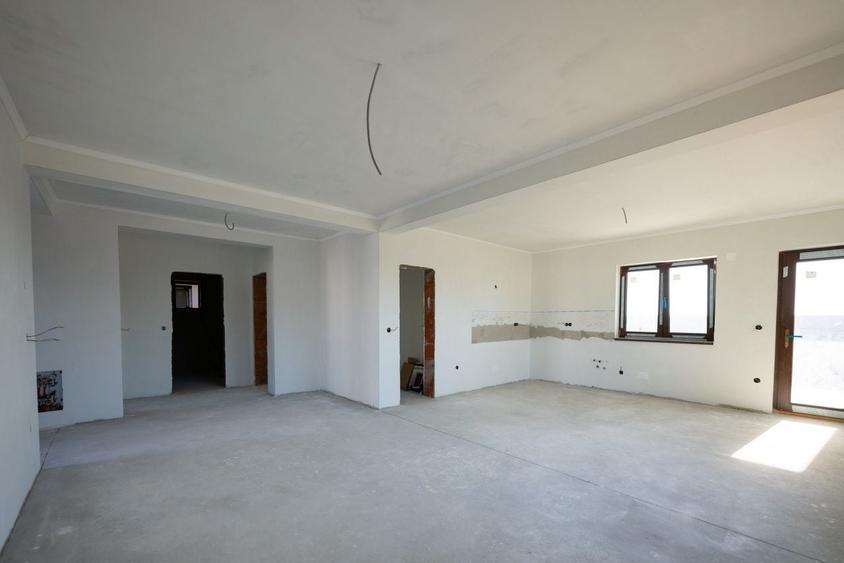 Casă cu 3 camere în Sântandrei