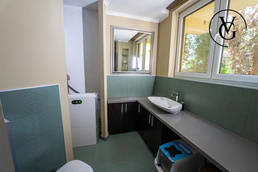 Casă cu 5 camere cu Teren 600 Mp în Central