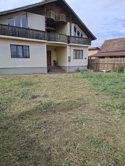 Casă cu 6 camere cu Teren 1500 Mp în Ghiroda