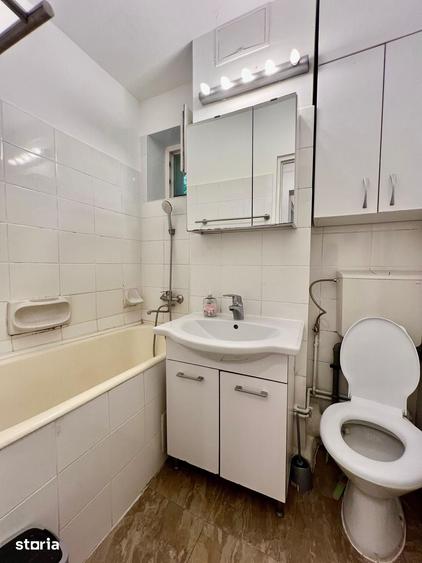 Apartament cu 3 camere semidecomandat în Gară