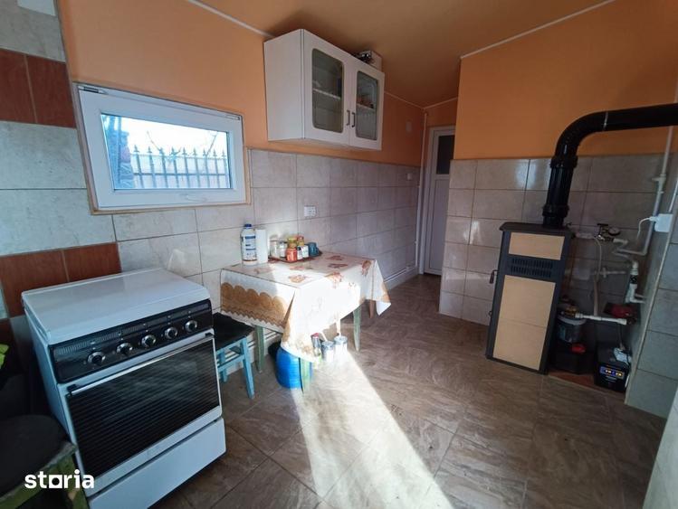 Casă cu 3 camere semidecomandat cu Teren 1500 Mp în Românești