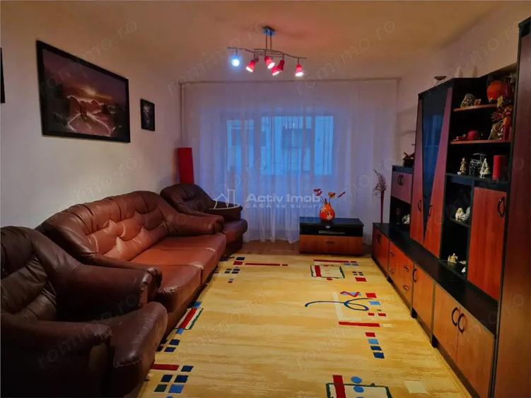 Apartament cu 3 camere decomandat în Central