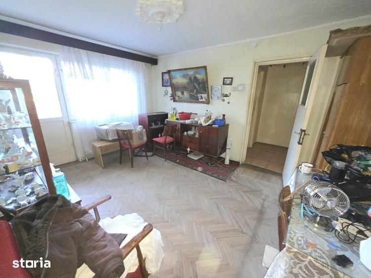 Apartament cu 3 camere semidecomandat în Viziru 1
