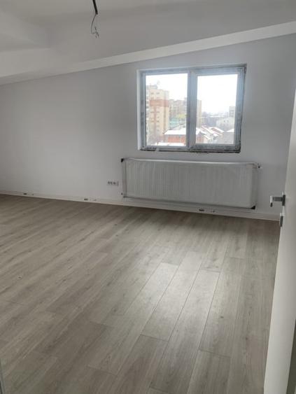 Apartament cu 4 camere decomandat în George Enescu