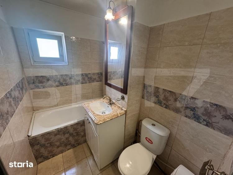 Apartament cu 3 camere în Craiovița Nouă