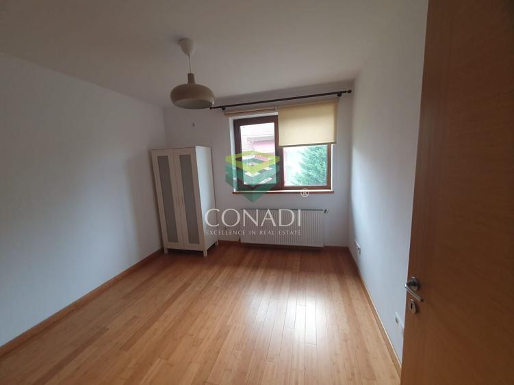 Casă individuală cu 5 camere cu Canalizare în Nord-Vest