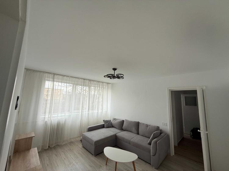 Apartament cu 3 camere semidecomandat în Ștefan cel Mare