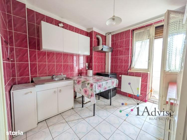 Apartament cu 3 camere decomandat în Sud