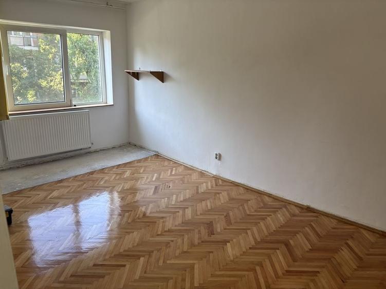 Apartament cu 3 camere decomandat în Dara
