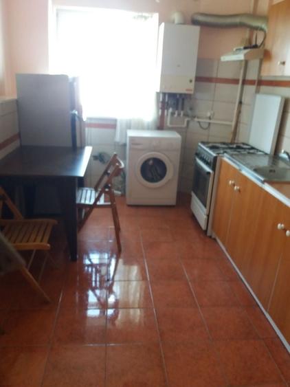 Apartament cu 3 camere decomandat în Florești