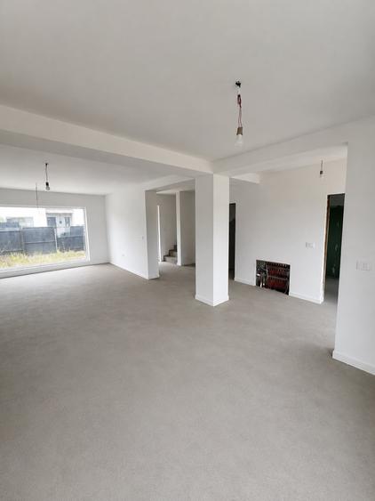 Casă cu 4 camere cu Teren 180 Mp în Cetate
