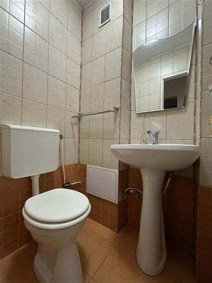 Apartament cu 4 camere decomandat în Podu Roș