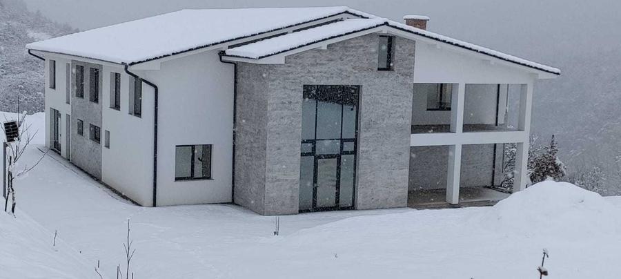 Teren de 1800 mp, în Central
