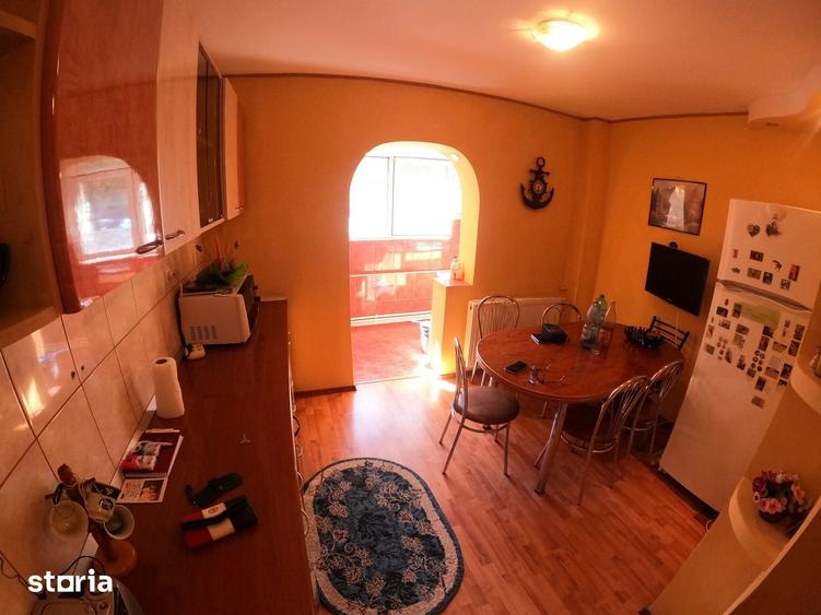 Apartament cu 4 camere decomandat în Central