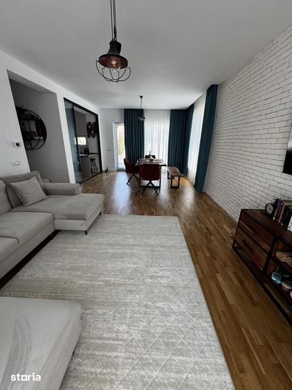Casă cu 5 camere cu Teren 457 Mp în Corbeanca