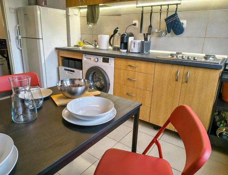 Apartament cu 3 camere decomandat în P-ța Maria