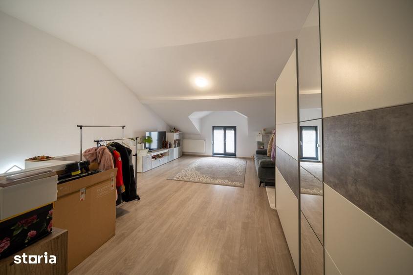 Casă cu 5 camere decomandat cu Teren 60 Mp în Central