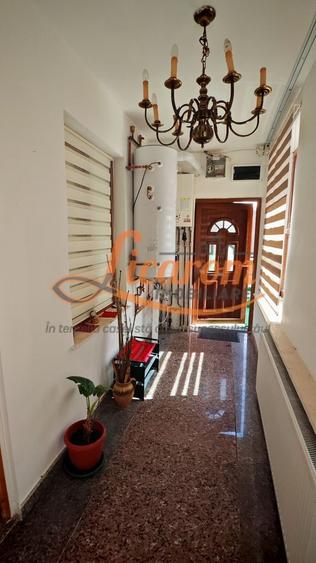 Casă individuală cu 10 camere cu Canalizare în Calea București