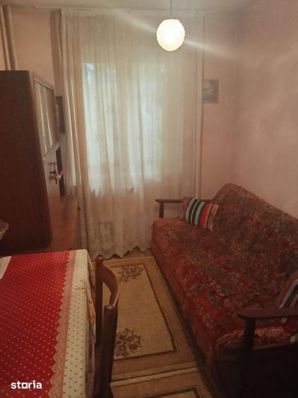 Apartament cu 3 camere semidecomandat în Micro 14