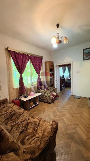 Casă cu 5 camere cu Teren 716 Mp în Sud