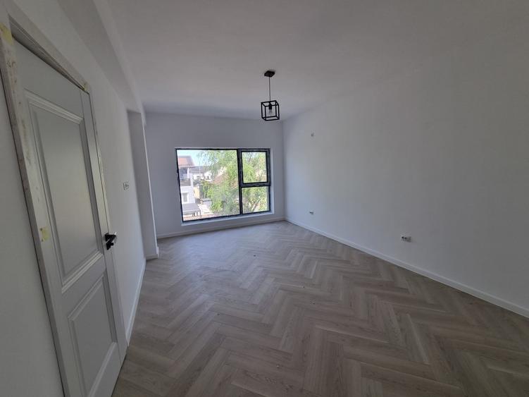 Casă individuală cu 4 camere cu Teren 400 Mp în Domnești