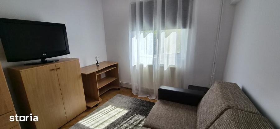 Apartament cu 3 camere decomandat în Girocului