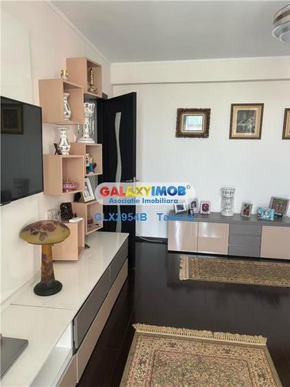 Apartament cu 3 camere semidecomandat, mobilat în Ștefan cel Mare