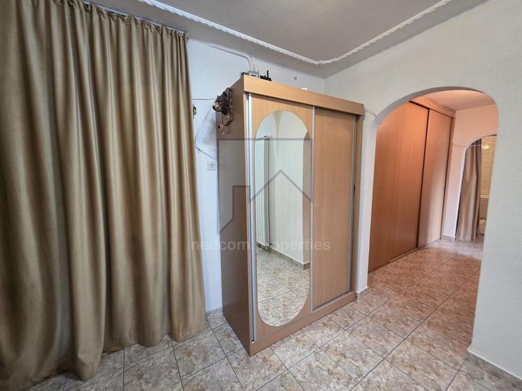 Apartament cu 3 camere decomandat, mobilat în Rahova