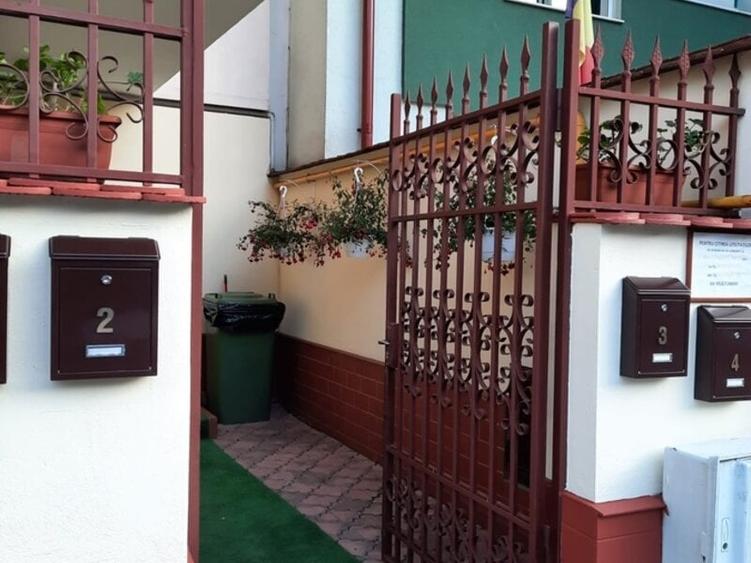 Apartament cu 3 camere semidecomandat, mobilat în Dorobanți