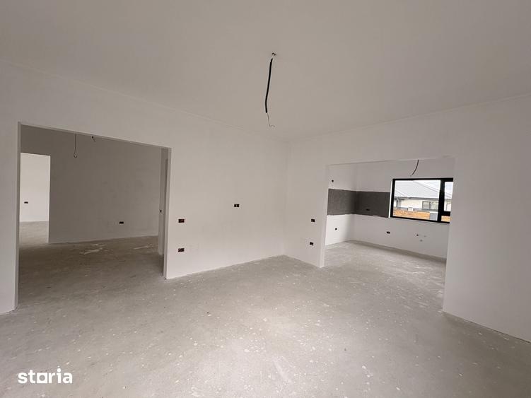 Casă cu 4 camere cu Teren 455 Mp în Șendreni