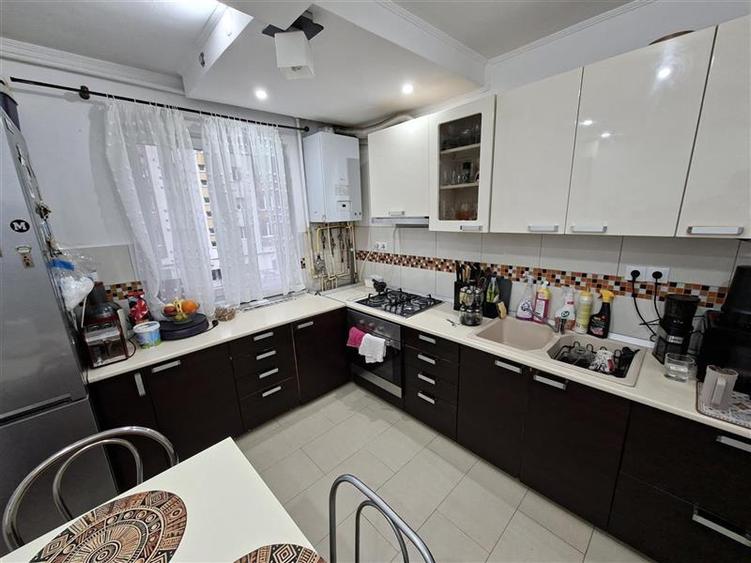 Apartament cu 3 camere semidecomandat, mobilat în Mănăștur — fotografia 1