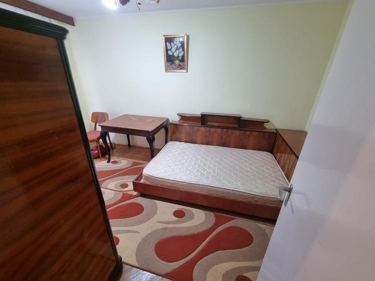 Apartament cu 3 camere semidecomandat, mobilat în Tătărași