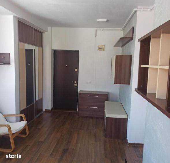 Apartament cu 3 camere semidecomandat, mobilat în Florești